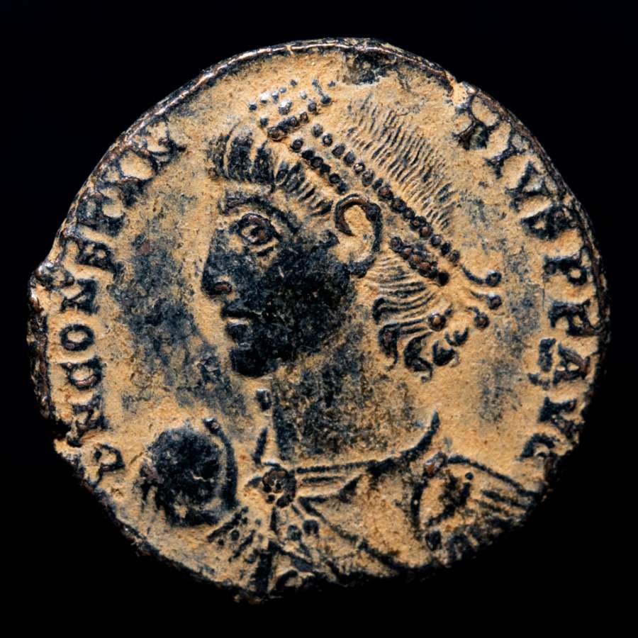 thumbnail 2  - *Lucernae* Constantius II Maiorina Emperor and captives / ANΓ Antioch 350 AD