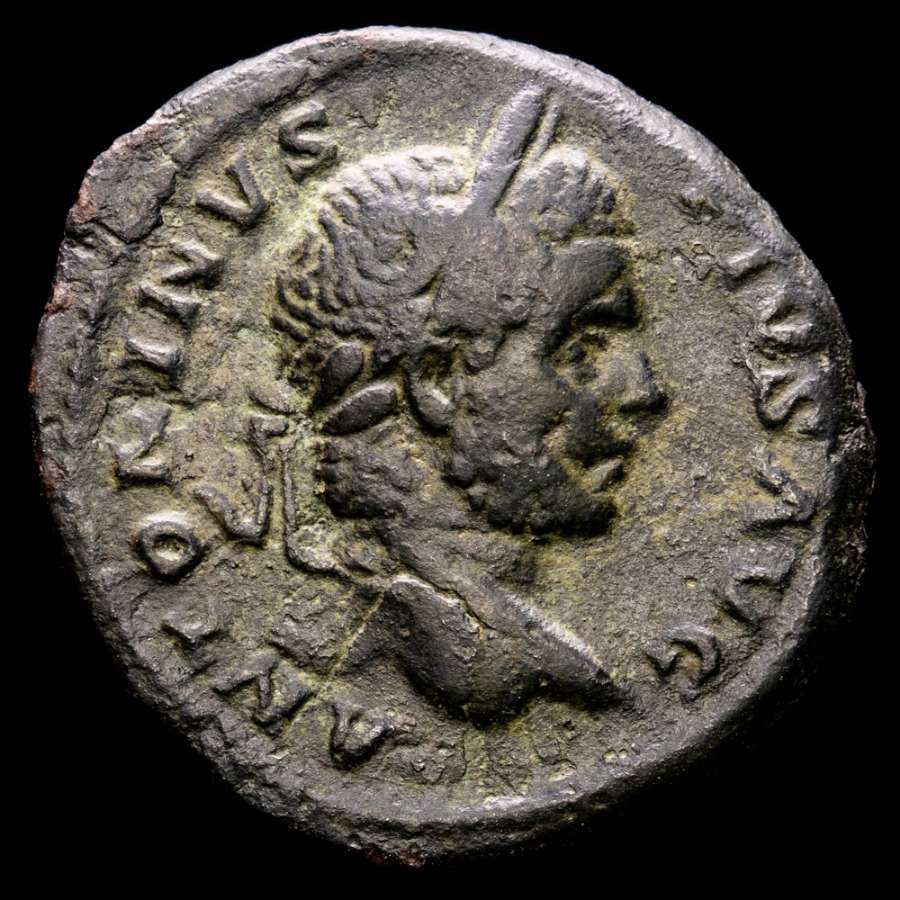 *LUCERNAE* CARACALLA AS. Virtus, trofeo y cautivo. PONTIF TRP XIII COS ...